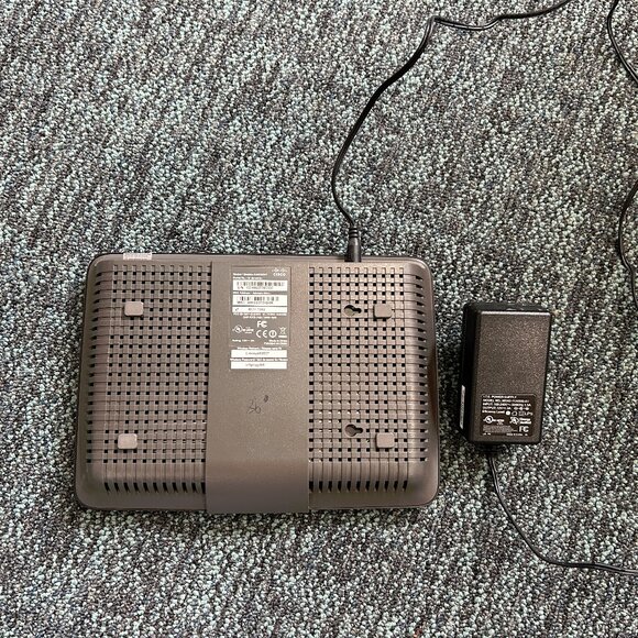 Cisco Lynsys EA6300 Router with cord - Picture 2 of 2